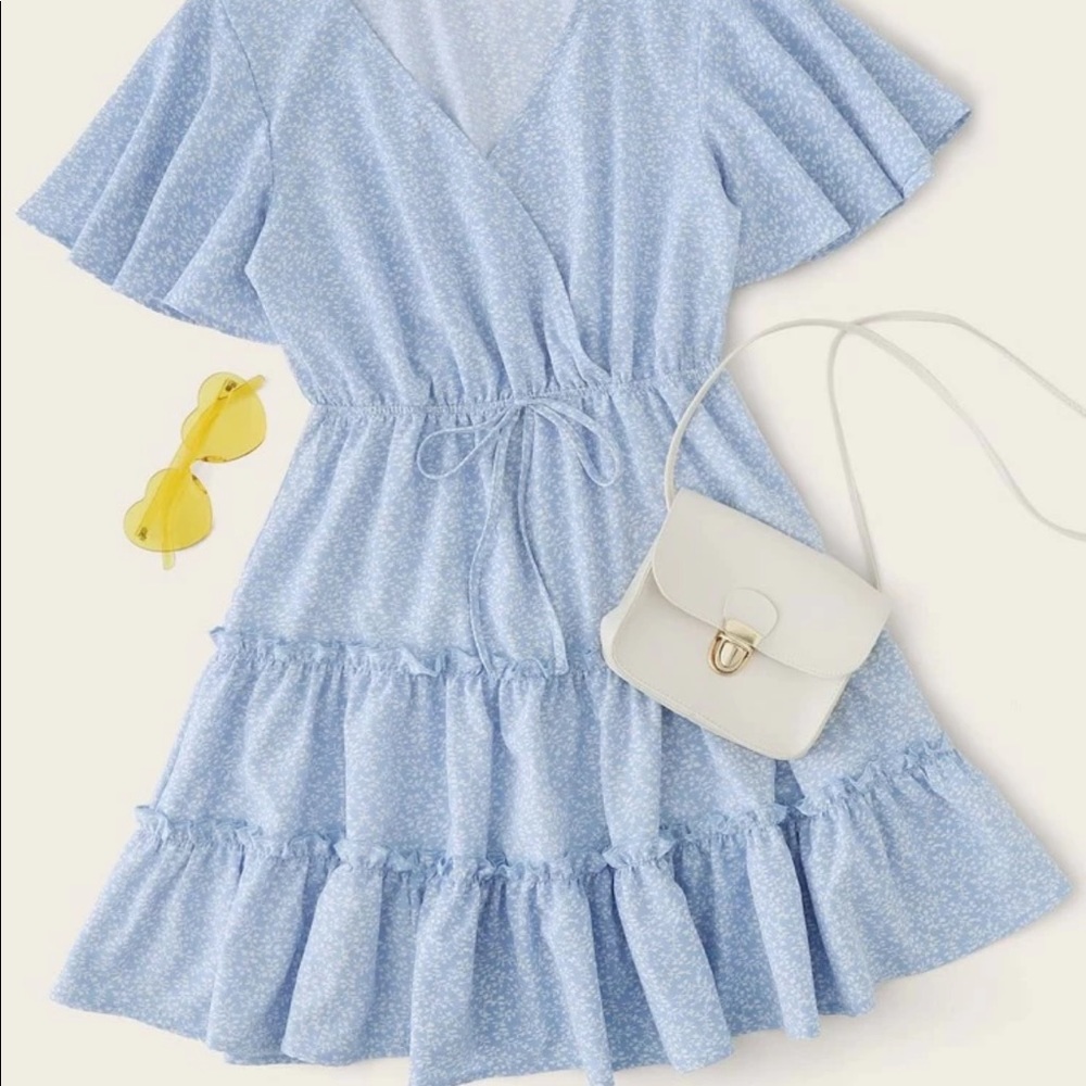 Blue dress with white flowers. perfect for brunch!